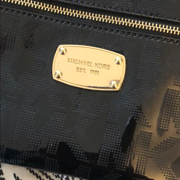 Michaels Kors Large Logo Wristlet - Picture 3 of 4